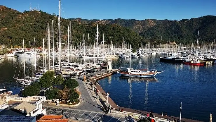 Marmarisliler güzel havanın keyfini çıkardı