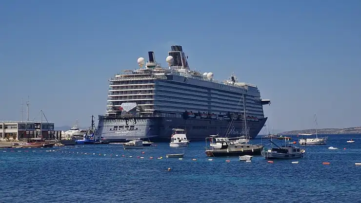 Mein Schiff 5 yeniden Bodrum'da