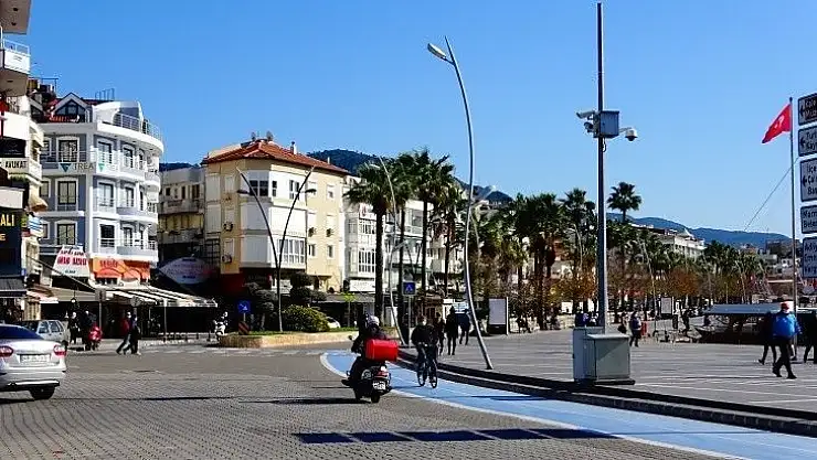 Memlekette kış, Marmaris'te bahar havası