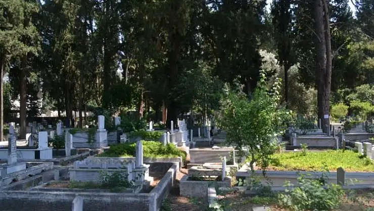 Mezarlıklarda bayram yoğunluğu