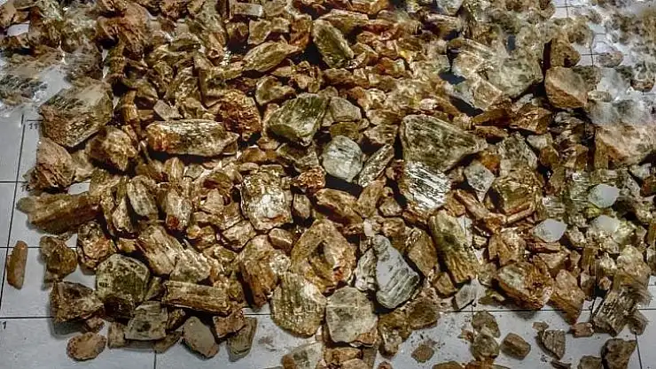 Milas'ta 835 gram değerli taş olarak kabul edilen diaspor ele geçirildi