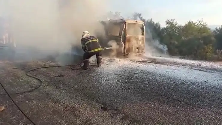 Milas'ta seyir halinde ki araç ateş topuna döndü