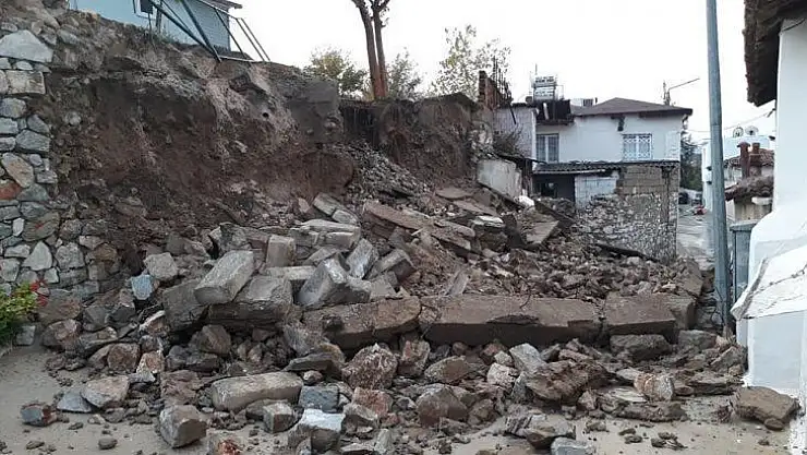 Milas yağışa teslim oldu