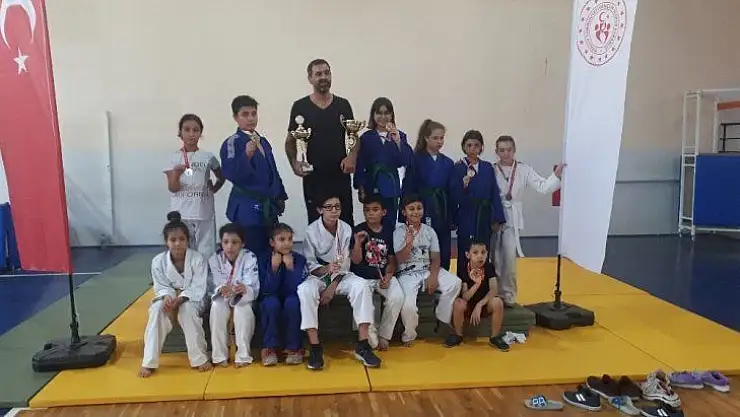 Milaslı judocular miniklerde il birincisi oldu