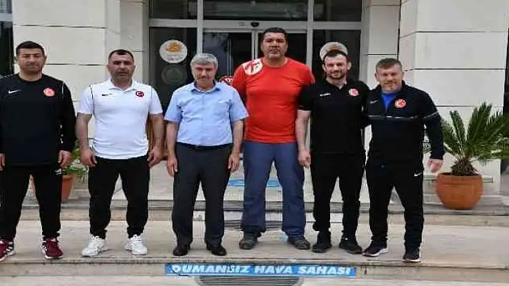 Milli Takım Güreşçileri, Başkan Ceylan'la görüştü