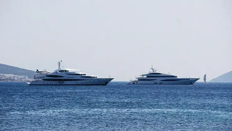Milyon dolarlık yatlar ardı ardına Bodrum'a demir attı