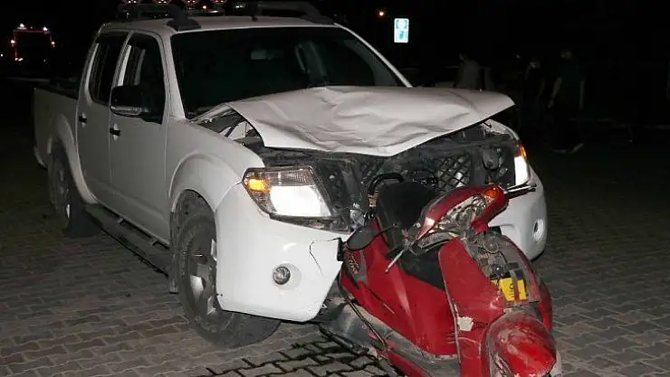 Motosiklet otomobile ok gibi saplandı: 1 ölü