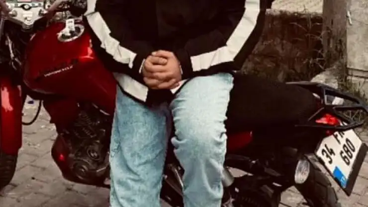 Motosikletli gencin hayatını kaybettiği kaza anı kamerada