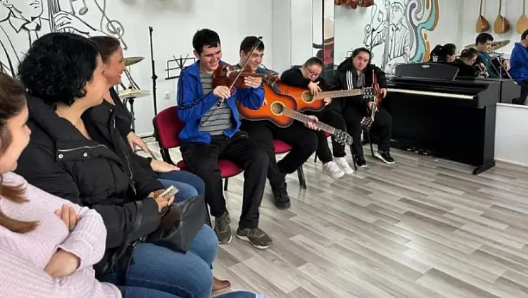 Muğla'da engeller müzikle aşılıyor
