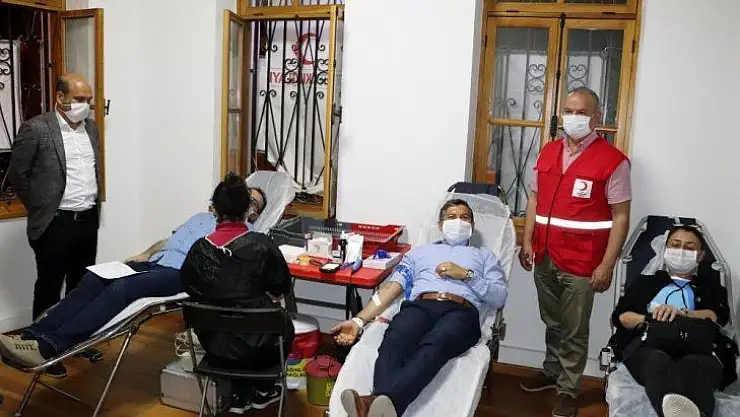 Muğla Eğitim Bir'sen şubesi kan verdi