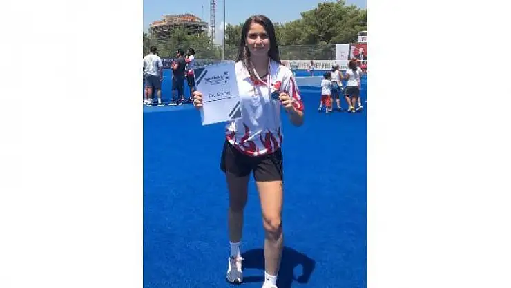 MUĞLALI HOKEYCİ SUDE NUR AVRUPA ŞAMPİYONASI'NIN GOL KRALİÇESİ OLDU