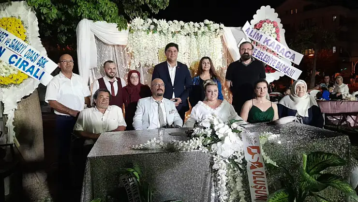 MUTLULUKLARI GÖZLERİNDEN OKUNDU 