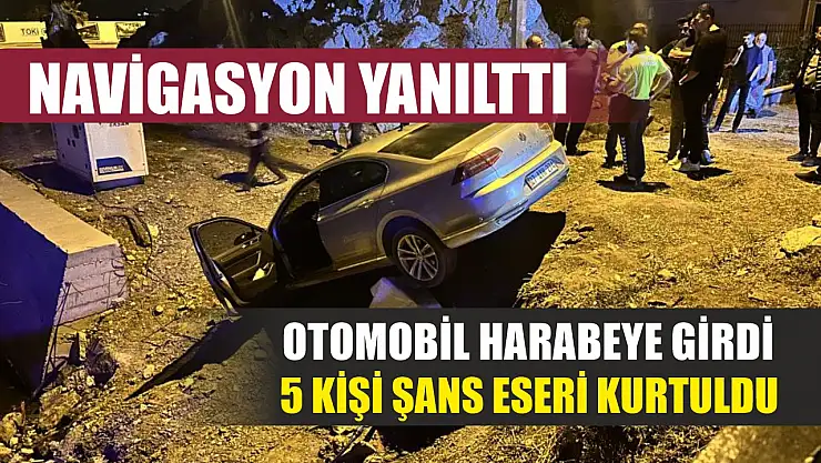 Navigasyon yanılttı: Otomobil harabeye girdi, 5 kişi şans eseri kurtuldu