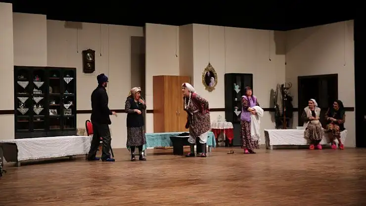 Oğlan Bizim Kız Bizim Tiyatro Severler ile Buluştu 