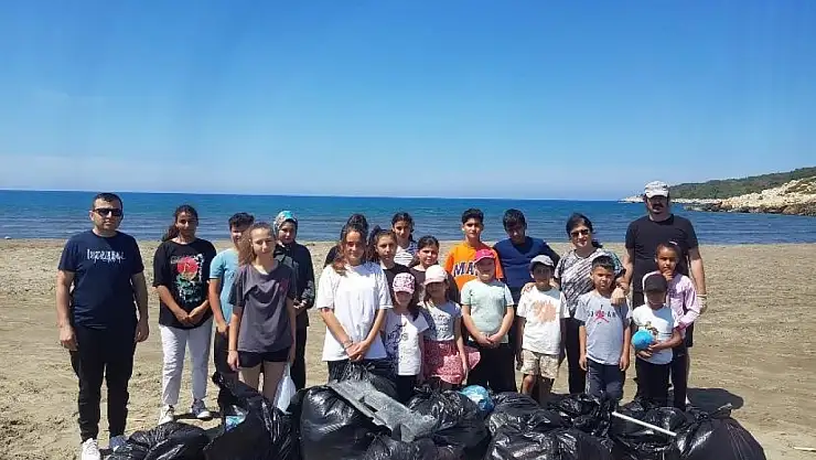 Öğrenciler Karadere Plajı'nda çevre temizliği yaptı