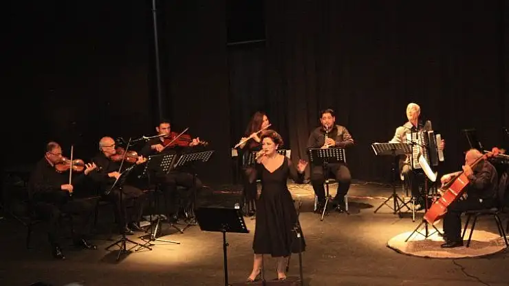 Öğretmenler şarkılarla anıldı