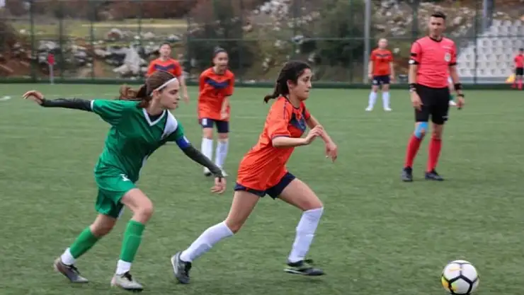 Okul sporları futbol grup birinciliği başladı
