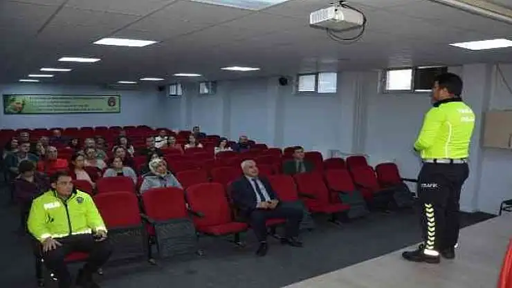 ORTACA'DA ÖĞRETMENLERE TRAFİK EĞİTİMİ VERİLDİ