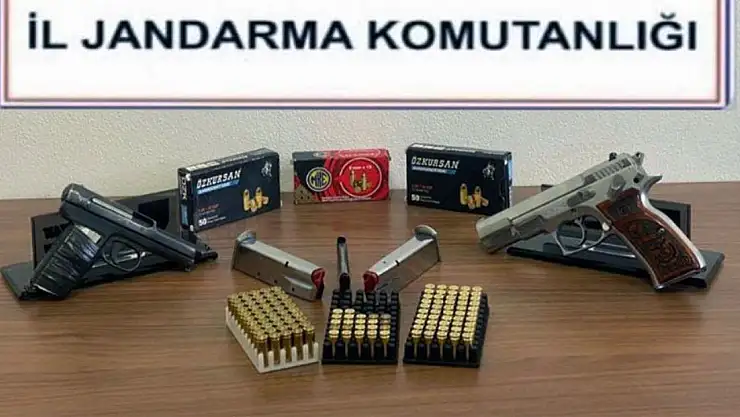 Ruhsatsız silah ve çok sayıda mermi ele geçirildi