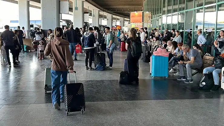 Otobüs biletleri tükendi, günde 800'e yakın araç çıkış yapıyor
