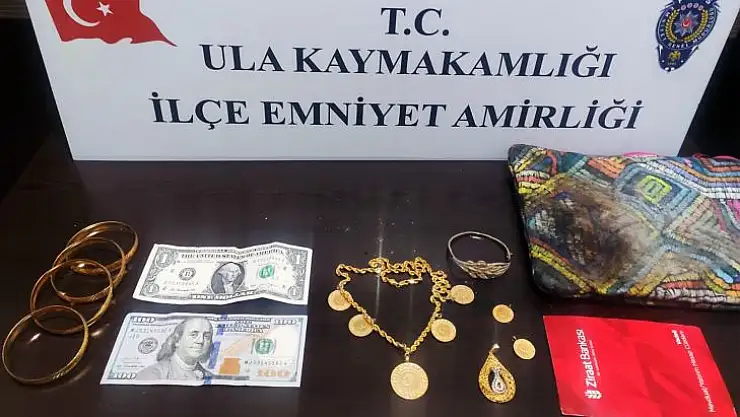 POLİS HIRSIZI 4 SAATTE YAKALADI, ALTINLAR SAHİBİNE TESLİM EDİLDİ