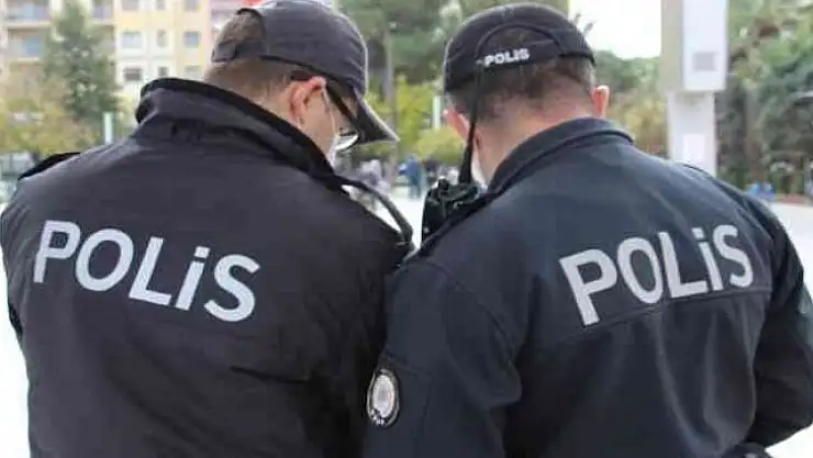 POLİS ŞÜPHESİNDE HAKLI ÇIKTI, ARANAN ŞAHIS YAKAYI ELE VERDİ
