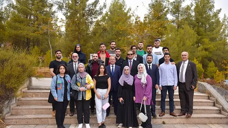Rektör yardımcıları Filistinli öğrencilerle buluştu