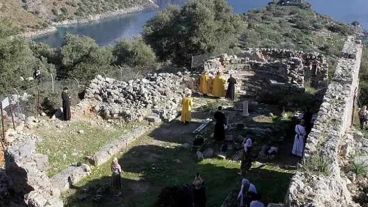 Rus Ortodoks Kilisesi temsilcileri, Fethiye'deki kilise kalıntıları arasında ayin yaptı