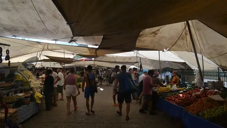 Salı Pazarında yoğunluk