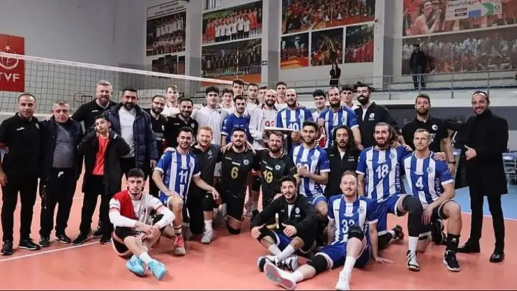 ŞAMPİYON YARI FİNAL İÇİN SAHADA
