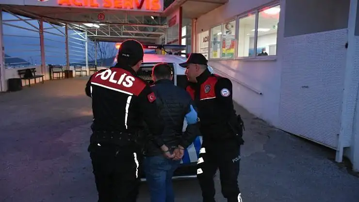 Sanal dolandırıcı kimlik kontrolünde  sahte kimlikle yakalandı