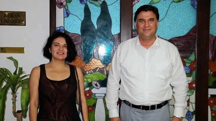 Sanatçı Göksel'den Karaca'ya ziyaret