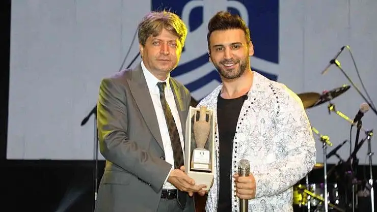 Sarı Yaz konseri Emre Kaya ile devam ediyor