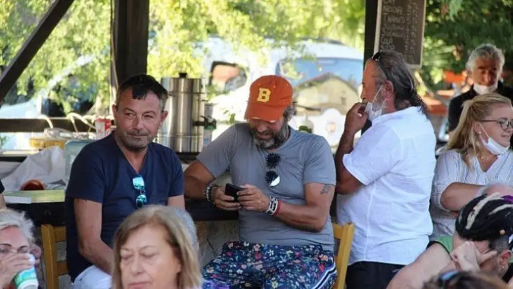 Şarkıcı Bora Gencer ünlü ressamın tablosunu almak için ter döktü