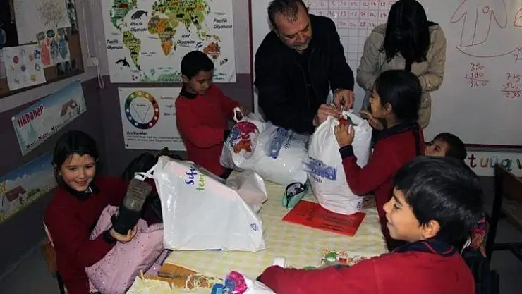 Şifa dağıtan eller, bu defa yardım dağıttı