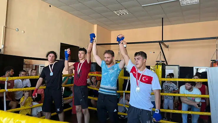 SPORCULAR MADALYA İLE DÖNDÜLER