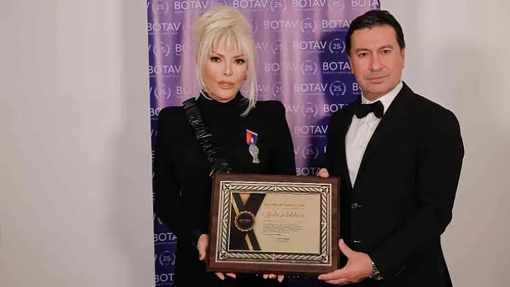 Süperstar Ajda Pekkan gözyaşlarını tutamadı