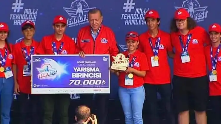 TEKNOFEST'İN ŞAMPİYONU KAVAKLIDERE ROKET TAKIMI