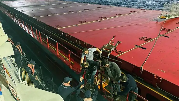 TİCARİ GEMİDE RAHATSIZLANAN VATANDAŞA TIBBİ TAHLİYE