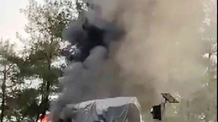 Tomruk yüklü TIR alev alev yandı