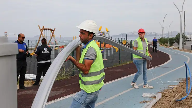 Turgutreis kıyı şeridinde aydınlatma çalışmaları sürüyor