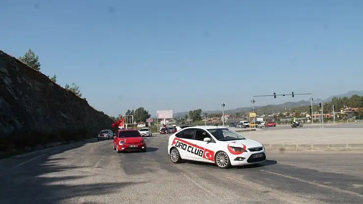 Türk Bayrakları ile şehir turu attılar