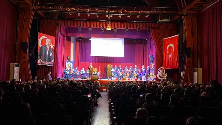 TÜRK SANAT MÜZİĞİ KOROSU, SEYİRCİDEN TAM NOT ALDI