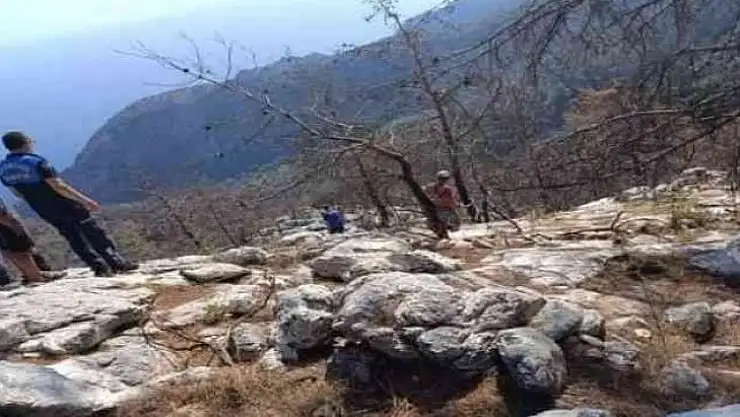 UÇURUMDAN DÜŞEN ŞAHIS HELİKOPTERLE KURTARILDI