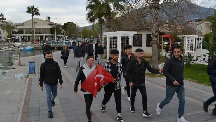 Ülkü Ocakları'ndan şehitler için saygı yürüyüşü