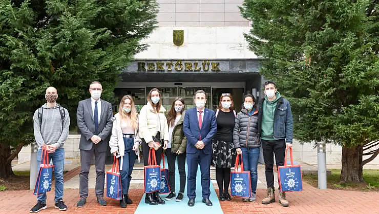 Uluslararası Değişim Öğrencileri'nden  Rektör Çiçek'e  ziyaret
