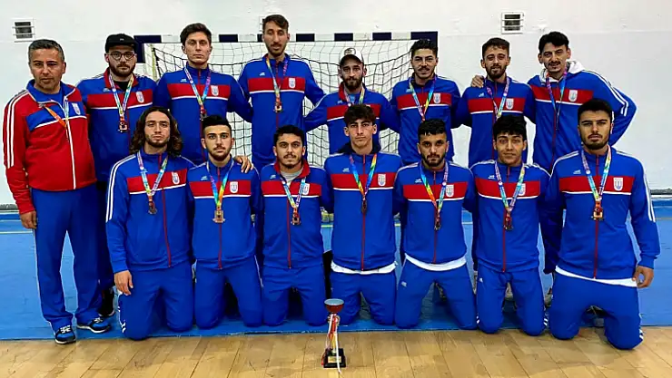 Üniversite Futsal takımı bronz madalya ile döndü