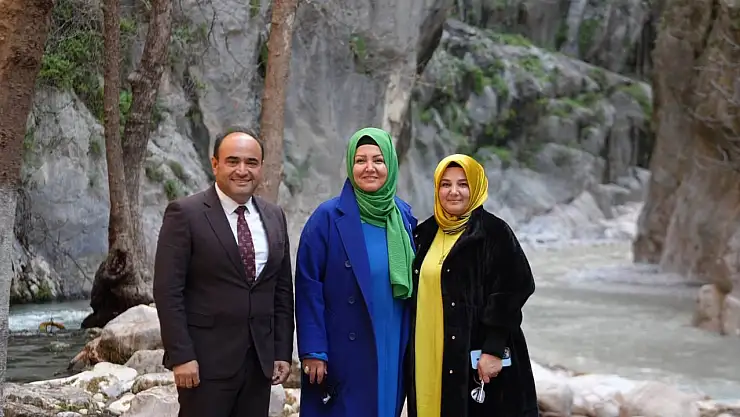 Ünlü sunucu Gürpınar, Saklıkent'e hayran kaldı