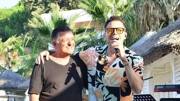Ünlü teknik adam Vural sahnelerin tozunu attırdı
