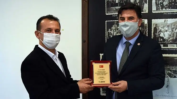 Karaca'dan Uno Club'a teşekkür plaketi